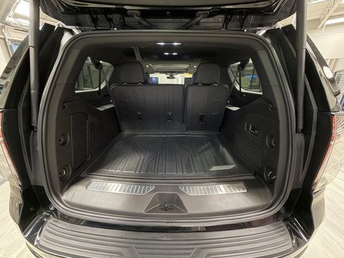 Used 2022 Chevrolet Suburban RST w/ Sport Performance Package image 56