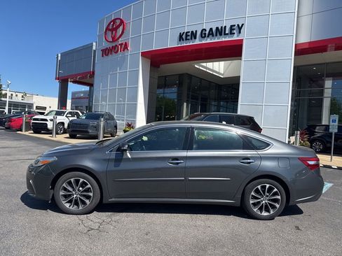 Used 2017 Toyota Avalon XLE Premium w/ All Weather Liner Package FWD image 2