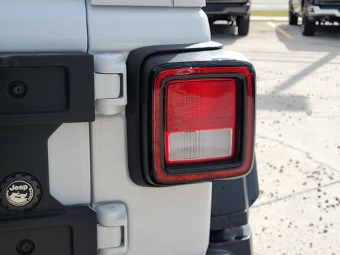 Used 2023 Jeep Wrangler Unlimited Sport image 11