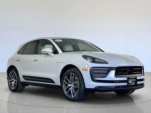 Certified 2025 Porsche Macan AWD/4WD image 10