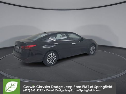 Used 2025 Nissan Altima 2.5 SV image 16