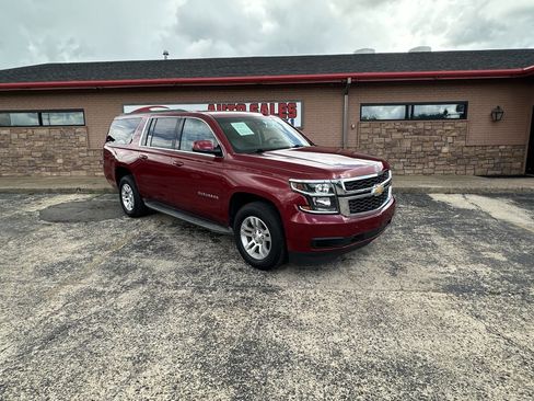 Used 2015 Chevrolet Suburban LT RWD image 2
