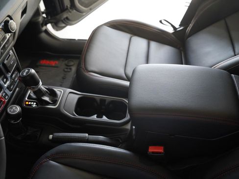Used 2024 Jeep Wrangler Rubicon AWD/4WD image 21