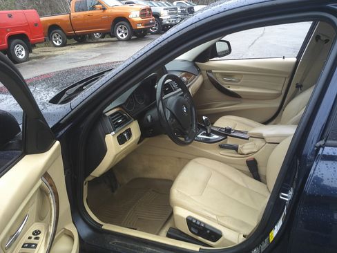 Used 2013 BMW 328i xDrive Sedan AWD/4WD image 9