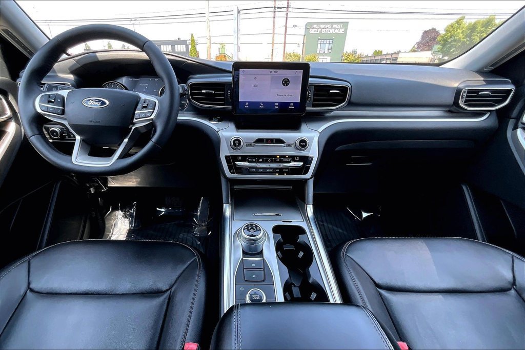 Used 2020 Ford Explorer XLT w/ Equipment Group 202A AWD/4WD image 17