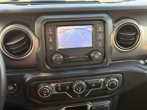 Used 2018 Jeep Wrangler Unlimited Sport image 29