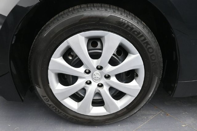 Used 2025 Toyota Corolla LE FWD image 21
