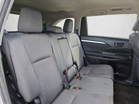 Used 2018 Toyota Highlander LE FWD image 20