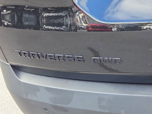 Used 2022 Chevrolet Traverse RS image 32