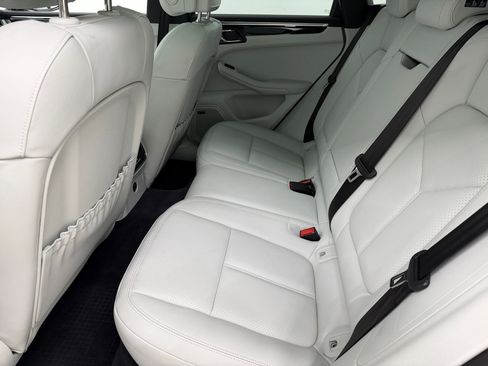 Used 2025 Porsche Macan AWD image 15