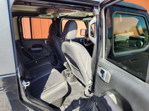 Used 2020 Jeep Gladiator Sport w/ Quick Order Package 24S image 13