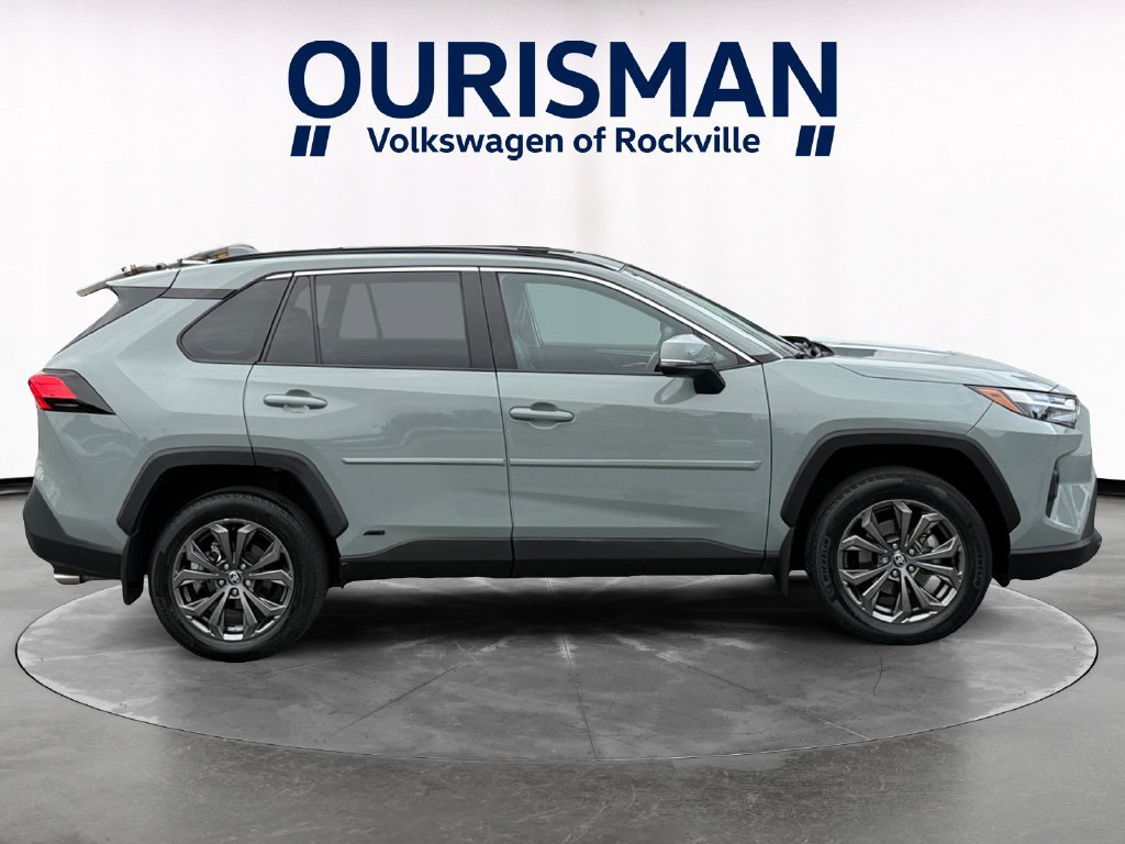 Used 2022 Toyota RAV4 XLE Premium AWD/4WD image 7