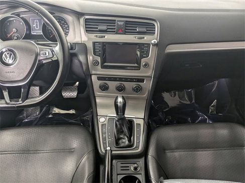 Used 2015 Volkswagen Golf SE image 26