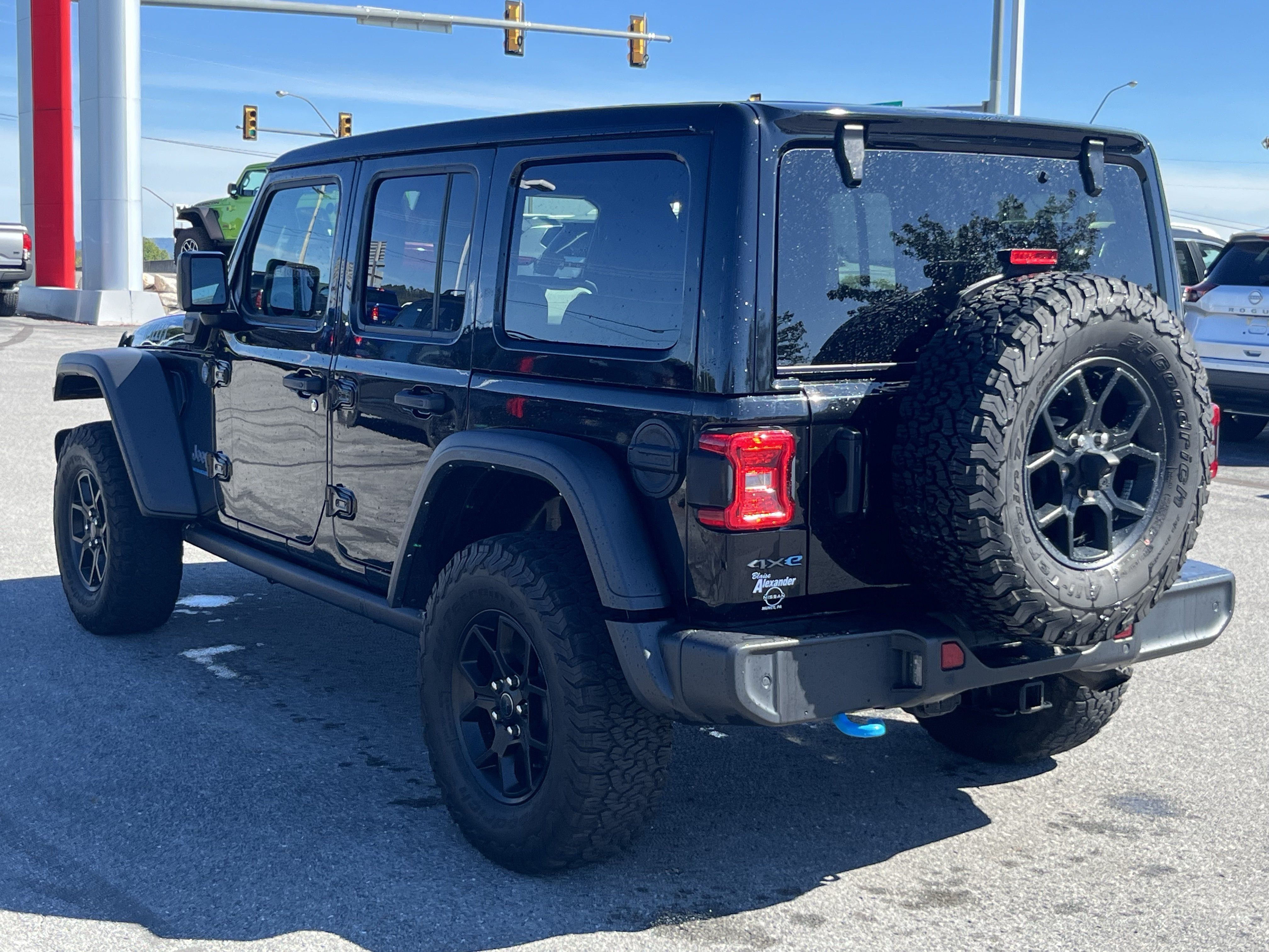 Used 2024 Jeep Wrangler Unlimited AWD/4WD image 7