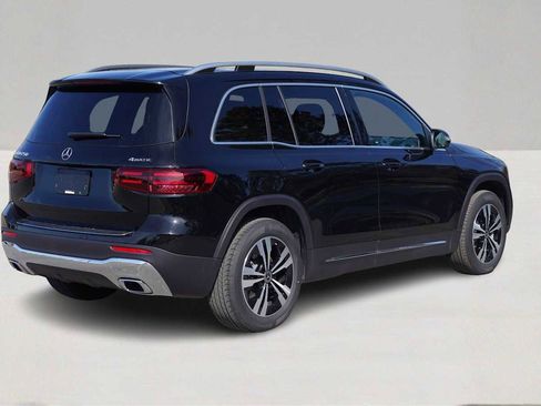 Used 2026 Mercedes-Benz GLB 250 4MATIC image 5