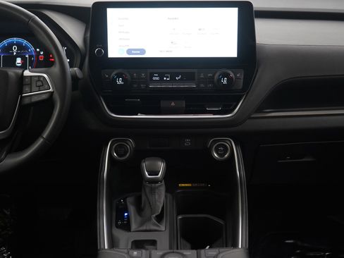 Used 2025 Toyota Grand Highlander AWD image 17