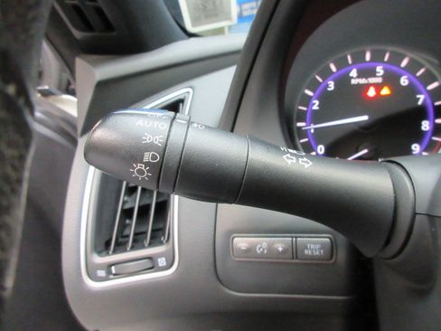 Used 2017 INFINITI Q60 2.0t image 23