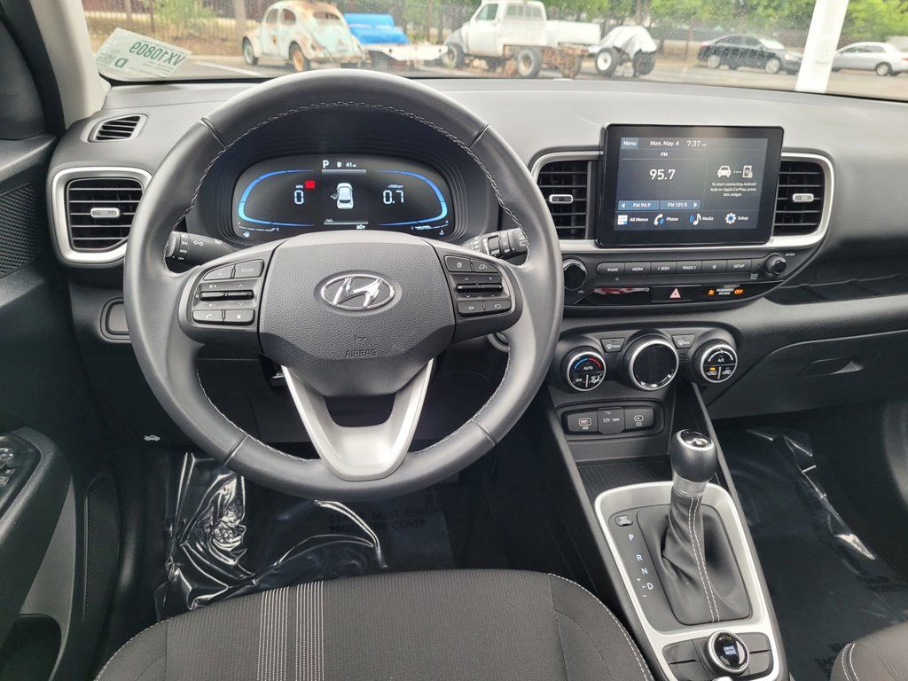 Used 2025 Hyundai Venue SEL FWD image 19