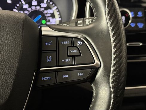 Used 2021 Toyota Highlander XLE FWD image 17