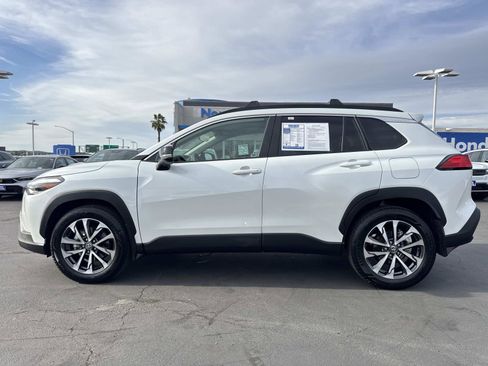 Used 2025 Toyota Corolla Cross XLE image 2