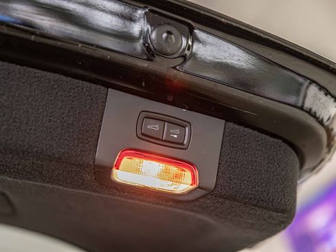 Used 2017 Porsche Cayenne Platinum Edition w/ Premium Package Plus (PJX) image 18