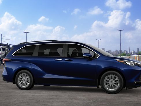 New 2026 Toyota Sienna XLE AWD/4WD image 15