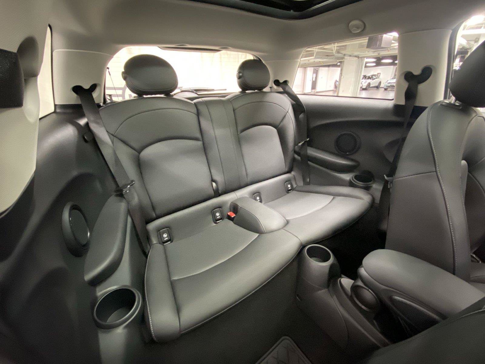 Used 2023 MINI Cooper 2-Door Hardtop FWD image 28