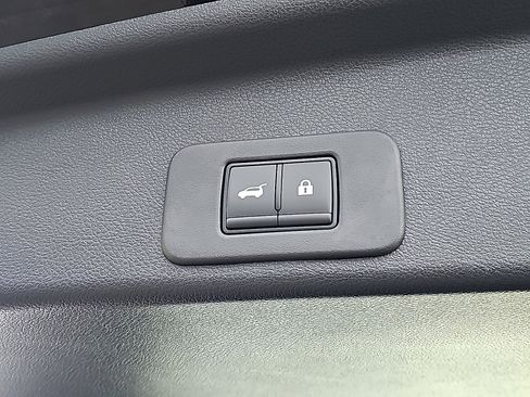 Certified 2025 Nissan Murano SV image 29