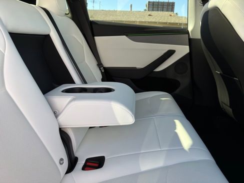 Used 2026 Tesla Model Y Long Range image 37