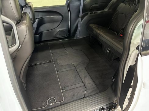 New 2026 Chrysler Pacifica Select image 39