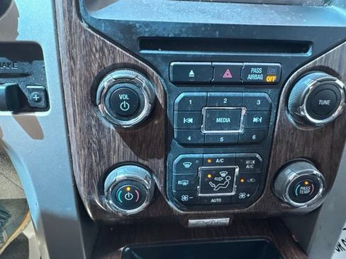 Used 2014 Ford F150 Lariat w/ Equipment Group 502A Luxury AWD/4WD image 42