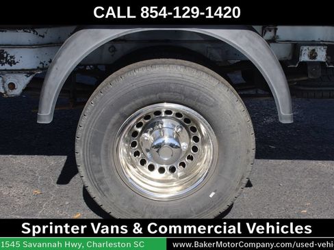 Used 2015 Freightliner Sprinter 3500 RWD image 9