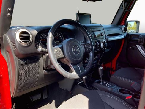 Used 2017 Jeep Wrangler Unlimited Rubicon AWD/4WD image 16