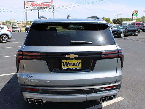 Used 2026 Chevrolet Traverse LT w/ Driver Confidence Package AWD/4WD image 7