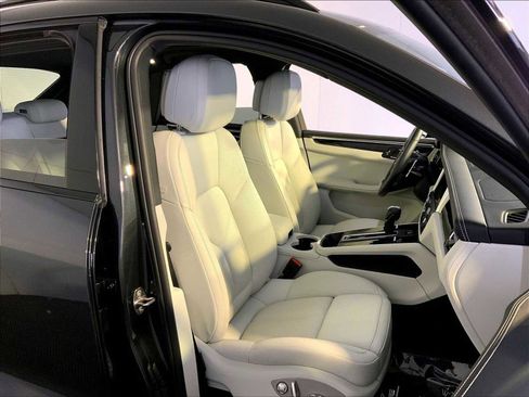 Certified 2023 Porsche Macan S AWD/4WD image 18
