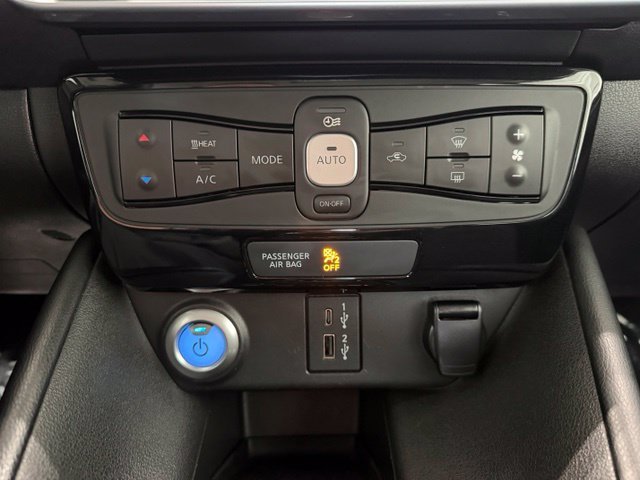 Used 2020 Nissan Leaf SV w/ Protection Package FWD image 18