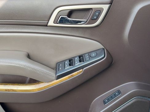 Used 2016 GMC Yukon XL Denali image 17