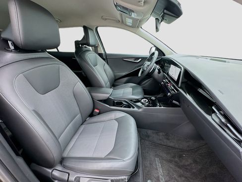 Used 2023 Kia Niro EX FWD image 19
