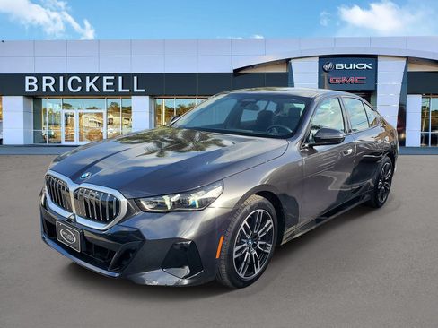 Used 2025 BMW 530i RWD image 1