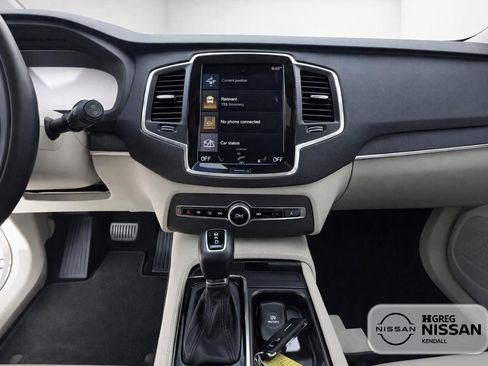 Used 2020 Volvo XC90 T6 Momentum image 11