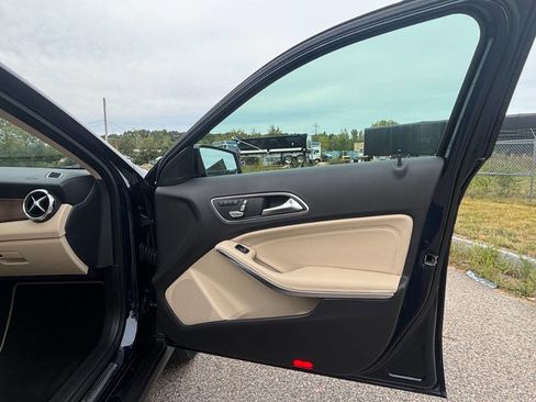 Used 2018 Mercedes-Benz GLA 250 4MATIC image 15