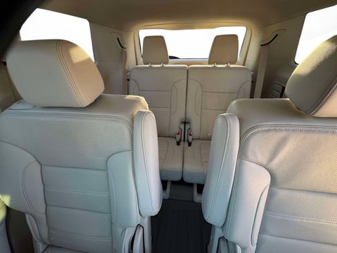 Used 2023 GMC Acadia Denali w/ Denali Technology Package image 16