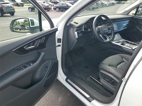Used 2023 Audi Q7 3.0T Premium Plus image 12