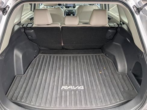 Used 2021 Toyota RAV4 XLE FWD image 14