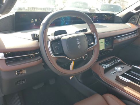 New 2026 Lincoln Navigator Reserve image 14