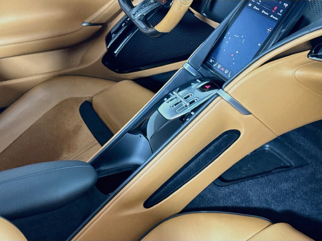 Certified 2025 Ferrari Roma Spider RWD image 21