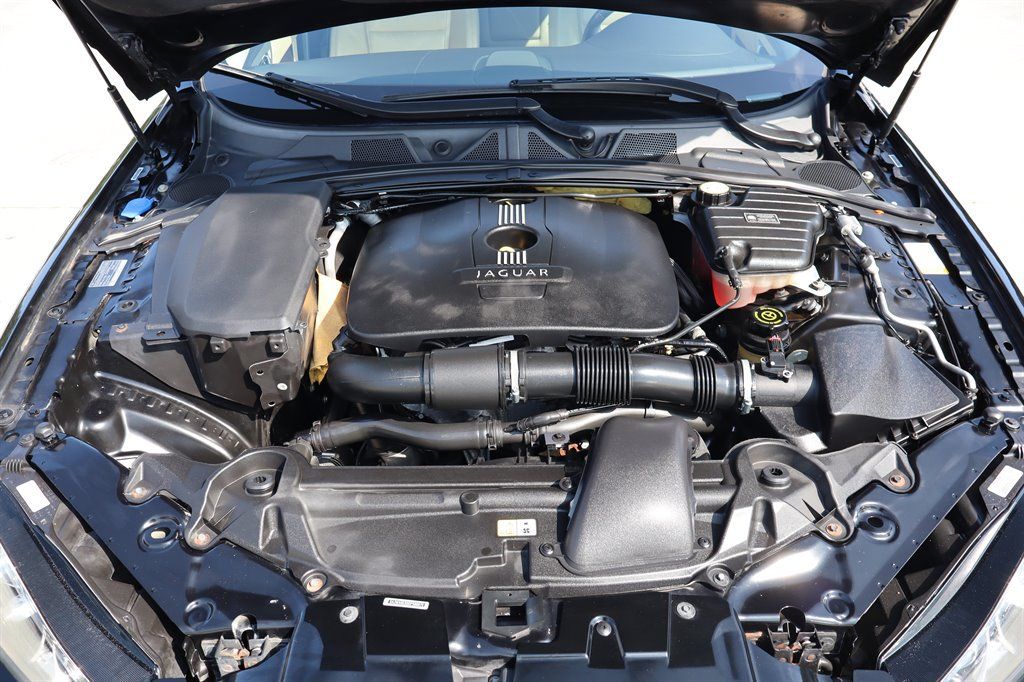 Used 2013 Jaguar XF RWD image 42