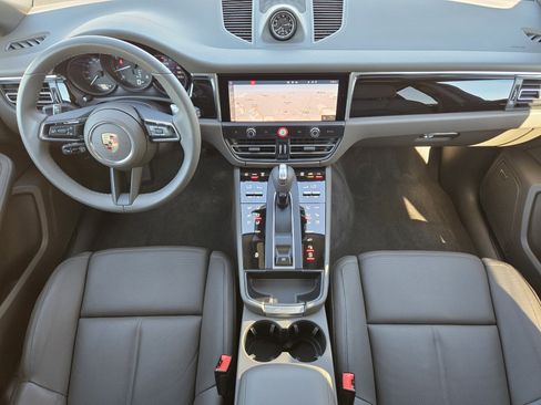 Certified 2025 Porsche Macan image 24