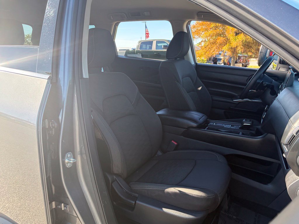 Used 2023 Nissan Pathfinder S FWD image 39
