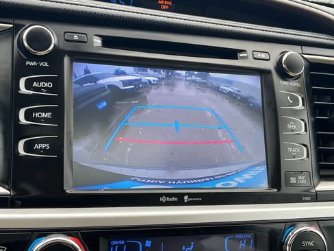 Used 2015 Toyota Highlander XLE image 21